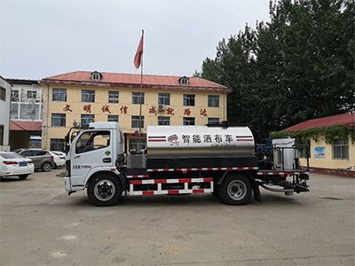 東風(fēng)六噸瀝青灑布車(chē)